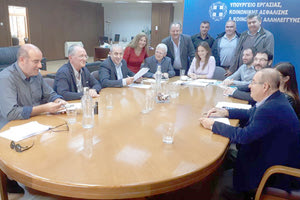 Με την υπουργό Εργασίας κα Αχτσιόγλου συζήτησαν οι ξενοδοχοϋπάλληλοι της Κρήτης