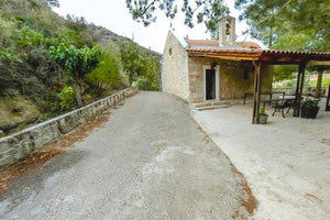 το εξωκκλήσι του  Αγίου Γεωργίου στα Σεργιανά, στην Τύλισο.