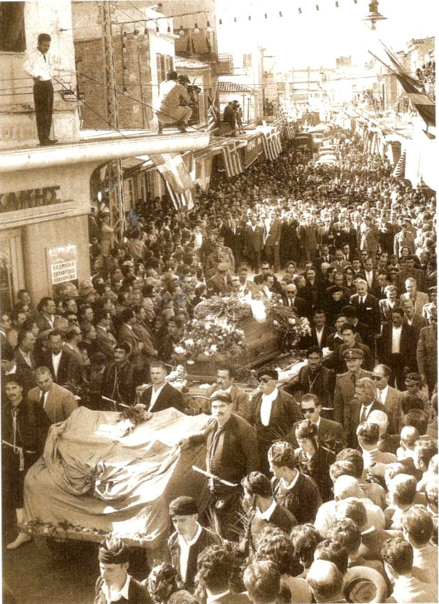 ΦΩΤΟ ΗΜΕΡΑΣ: Η κηδεία του Νίκου Καζαντζάκη στο Ηράκλειο