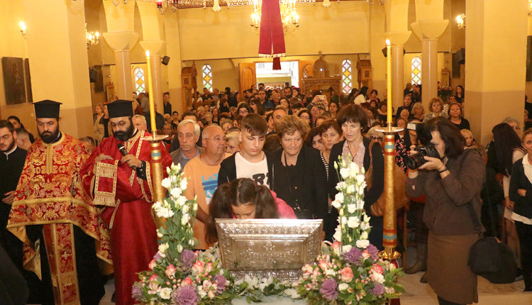 Πιστοί κάθε ηλικίας έσπευσαν να προσκυνήσουν