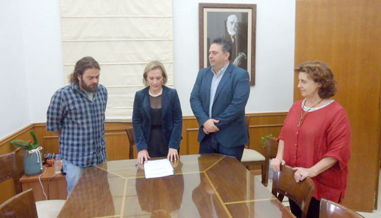 Ορκίστηκε, λόγω απουσίας του περιφερειάρχη Σταύρου Αρναουτάκη, από την εντεταλμένη περιφερειακή σύμβουλο Θεανώ Βρέντζου Σκορδαλάκη νέος περιφερειακός σύμβουλος ο Γιώργος Πιαγκαλάκης