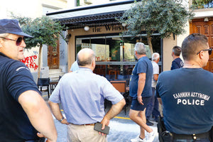 καθαιρέσεις αυθαίρετων σκιάστρων  και κατασκευών καταστημάτων στο κέντρο  της πόλης