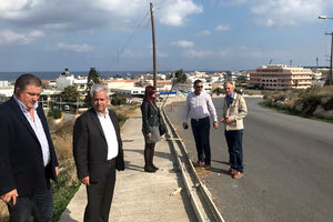 Επίσκεψη στα έργα ανάπλασης του πεζοδρομίου που οδηγεί από το Τσαλικάκι στα όρια των Δήμων Μαλεβιζίου Ηρακλείου πραγματοποίησε χθες ο δήμαρχος Κ. Μαμουλάκης