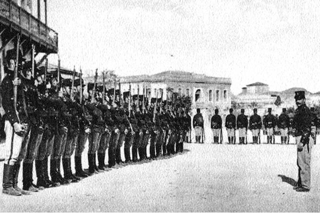 ΦΩΤΟ ΗΜΕΡΑΣ: Ασκήσεις της Κρητικής Πολιτοφυλακής