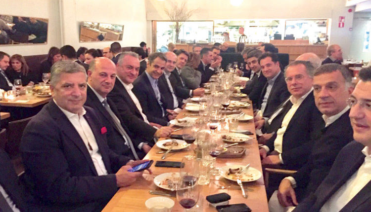 Στο εστιατόριο Φίλθα, στο λιμάνι του Ελσίνκι, κάλεσε σε δείπνο την ελληνική αποστολή στο συνέδριο του ΕΛΚ ο επικεφαλής της ομάδας των ευρωβουλευτών της ΝΔ Μανώλης Κεφαλογιάννης