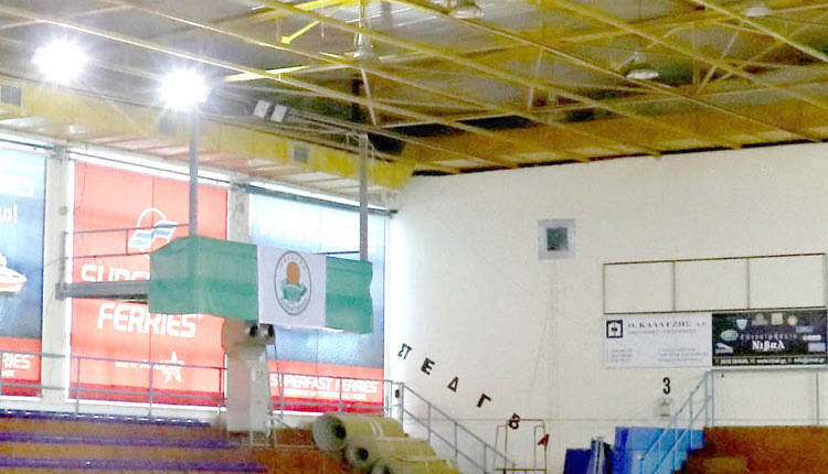 Η μόνωση της στέγης του κλειστού γυμναστηρίου στο Λίντο.