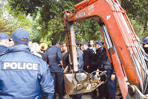 Μετ’ εμποδίων ξεκίνησε τις εργασίες ο εργολάβος στο πάρκο