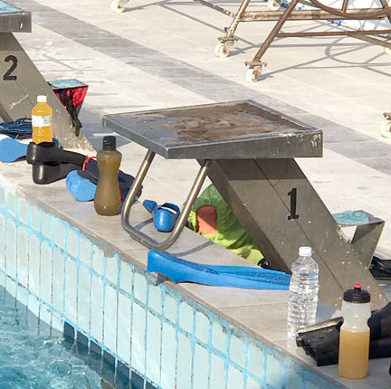 Το αντιολισθητικό του βατήρα εδώ και καιρό έχει εξαφανιστεί και δεν έχει αντικατασταθεί 