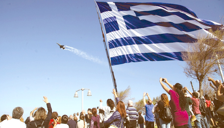 η επίδειξη πολεμικού αεροσκάφους  για να τιμηθεί ο πολιούχος του Ηρακλείου Άγιος Μηνάς.
