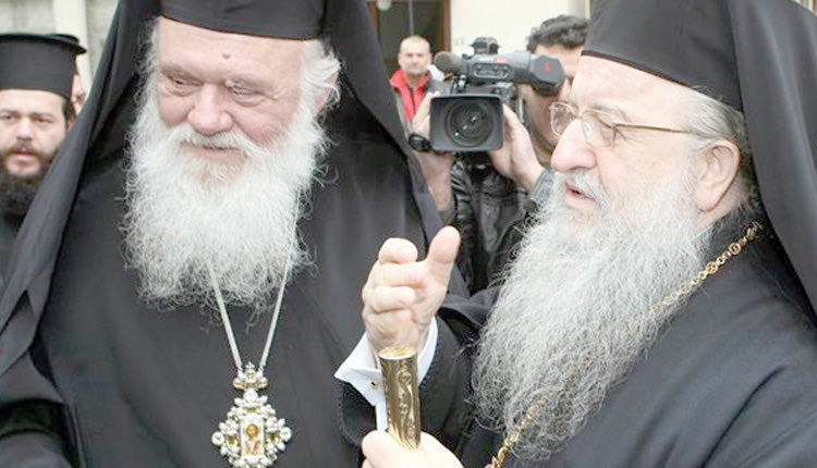 επίθεση στον Αρχιεπίσκοπο Αθηνών και Πάσης Ελλάδος κ. Ιερώνυμο από τον μητροπολίτη Θεσσαλονίκης κ. Άνθιμο.
