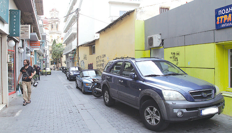 Καμιά λύση για τη στάθμευση των μόνιμων κατοίκων του κέντρου δεν έχει προτείνει ο Δήμος Ηρακλείου 
