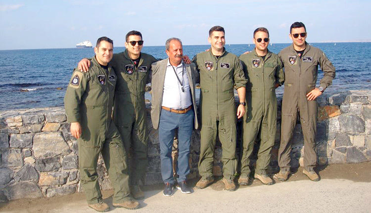 Η φοβερή ομάδα του «ΖΕΥΣ» που κάνει τις επιδείξεις με το F-16, έδωσε και χθες ρεσιτάλ.