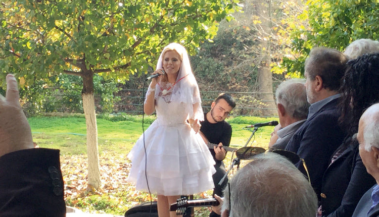 Πολύς κόσμος χθες στον Άγιο Θωμά όπου παντρεύτηκε ο περιφερειακός σύμβουλος Ζαχαρίας Κεφαλογιάννης με την αγαπημένη του Μαρία 