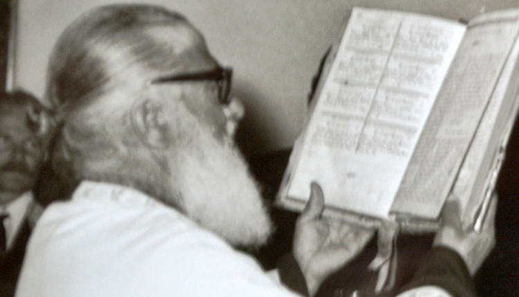 Ο παπά Νικόλαος Σταματάκης του χωριού Αχλάδα. 