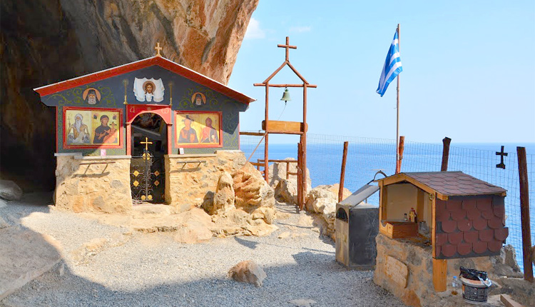 Η είσοδος του Αββακόσπηλιου