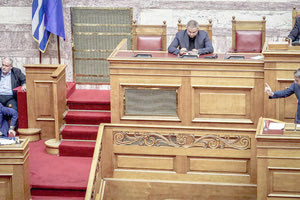 αντιπαράθεση στη βουλή ανάμεσα στον Αλέξη Τσίπρα και τον Κυριάκο Μητσοτάκη