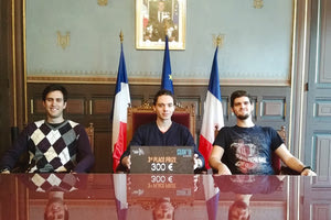 Οι 3... χάκερ που έφεραν το χάλκινο μετάλλιο είναι Έλληνες φοιτητές, μεταξύ των οποίων και ο Ηρακλειώτης, Μιχάλης Βάκης, γιος του διευθυντή της Νευροχειρουργικής Κλινικής του ΠΑΓΝΗ, κ. Αντώνη Βάκη.