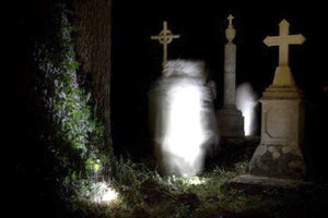 φάντασμα σε νεκροταφείο