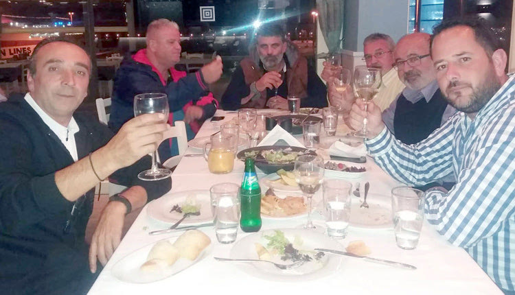 Στο εστιατόριο «Εν Πλω» στον Πόρο, δείπνησαν το βράδυ της Πέμπτης οι ποδοσφαιριστές του Γιούχτα, το τεχνικό τιμ και η διοίκηση. 