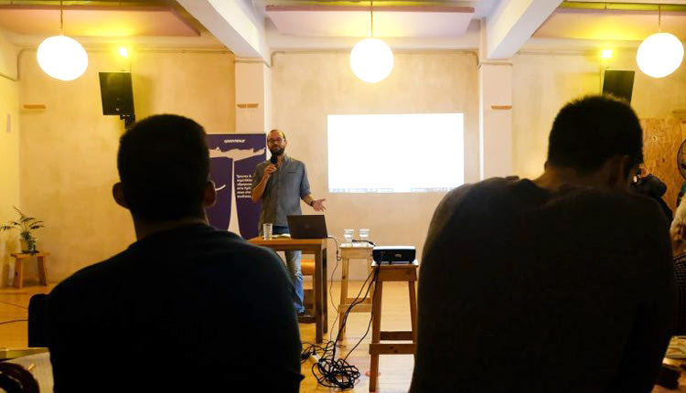 εκδηλώσεις που έγιναν στο Μουσείο Φυσικής Ιστορίας Κρήτης στο Ηράκλειο αλλά και τα Χανιά τονίστηκε πως το όραμα της Κρήτης δεν μπορεί να βασίζεται στους υδρογονάνθρακες αλλά στις ανανεώσιμες πηγές ενέργειας