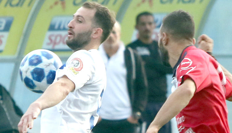 Ο Καστελλιανάκης σε φάση από την αναμέτρηση του Πόρου με τη Φαιστό.