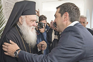 Ο... εναγκαλισμός του Ιερώνυμου με τον Τσίπρα άνοιξε τον ασκό του Αιόλου στην Ελλαδική Εκκλησία