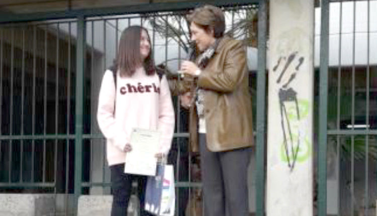 Με τη διευθύντρια του σχολείου, κ. Αντωνία Κοκοτσάκη