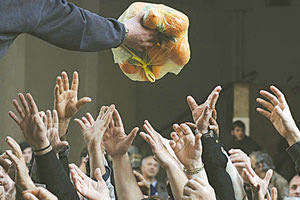 Η κρίση στοίχισε 322 ευρώ μηνιαίως σε κάθε πλούσιο και φτωχό