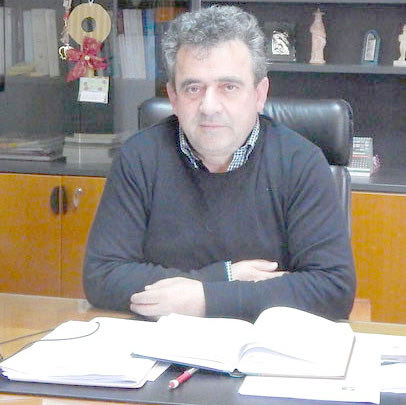 O δήμαρχος Ανωγείων Μανόλης Καλλέργης στηρίζει και το σκάκι.