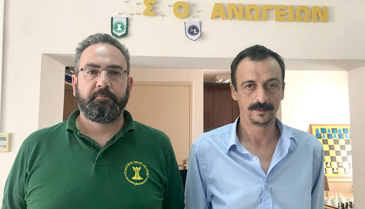 Οι Ανωγειανοί κ. Μανόλης Νταγιαντάς και Γιώργος Καλλέργης, που ηγούνται των δύο σκακιστικών σωματείων.