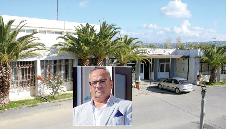 Ο διευθυντής του Πειραματικού Γυμνασίου Ηρακλείου, κ. Μανώλης Καρτσωνάκης