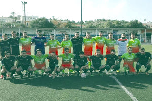 Αναμνηστική φωτογραφία των ποδοσφαιριστών του Γιούχτα 2010 και των Γουβών