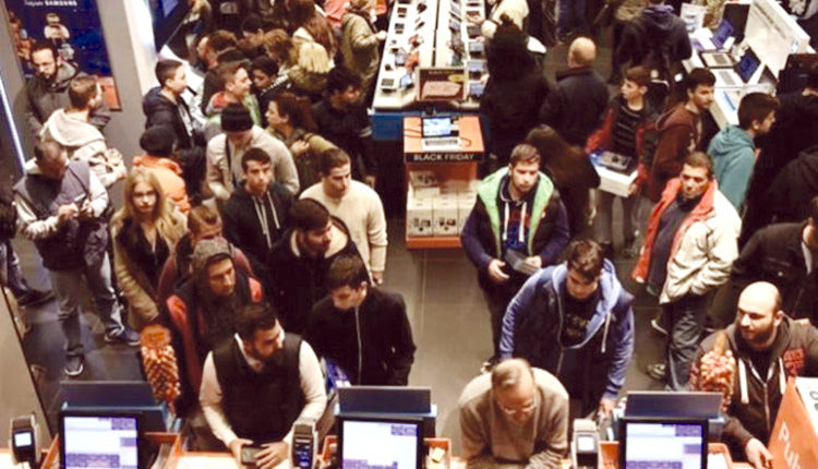 Πάνω από 2.600% οι αυξήσεις στα έσοδα των επιχειρήσεων στην Ελλάδα κατά τη «Μαύρη Παρασκευή»