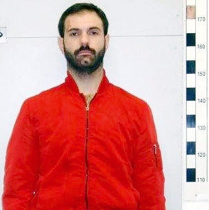 Στη δημοσιότητα έδωσε η αστυνομία τις φωτογραφίες και τα στοιχεία του ανθρώπου που κατηγορείται για απόπειρα βιασμού οδηγού ταξί