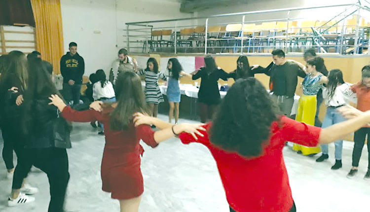 Οι Ηρακλειώτες μαθητές έμαθαν παραδοσιακούς χορούς στους μαθητές των άλλων χωρών