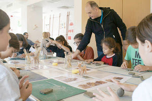 Το Αρχαιολογικό Μουσείο Ηρακλείου συμμετείχε στον εορτασμό της Παγκόσμιας Ημέρας για τα Δικαιώματα του Παιδιού  με δύο βιωματικά διαπολιτισμικά εργαστήρια πηλού για παιδιά πρωτοβάθμιας εκπαίδευσης