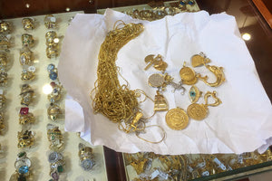 Στα... μαρούλια έκρυβε τα χρυσαφικά