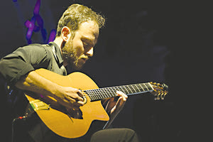 O Jim Politis ως lead κιθαρίστας συνθέτης και δάσκαλος κιθάρας έρχεται στο stage της μουσικής σκηνής Bofor