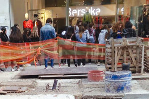 «Κοπάνες» και ουρές στην Black Friday