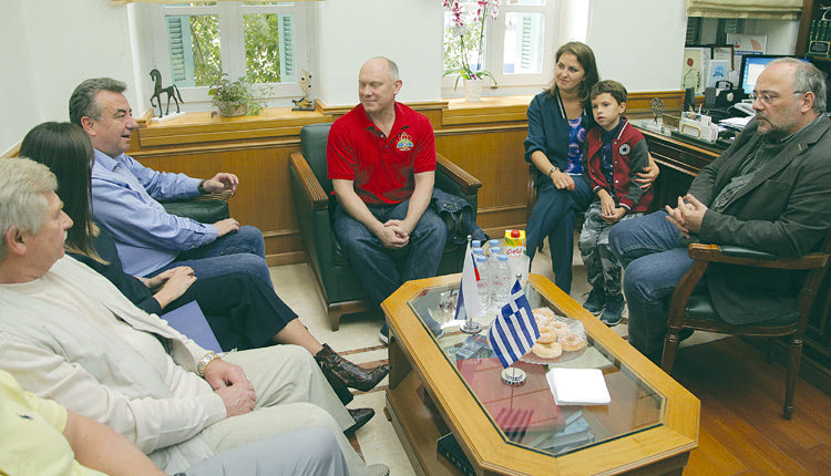 Ο Ρώσος κοσμοναύτης Oleg Artemyev επισκέφθηκε την Περιφέρεια με την οικογένειά του και τους γιατρούς του 