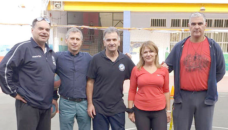 Ο ομοσπονδιακός προπονητής βόλεϊ Κώστας Γκούντας, μαζί με τον συνεργάτη του, ΠΟΠ της ΕΣΠΕΚ Μανώλη Μανωλάκη επισκέφθηκαν τα 25ο και 27ο Δημοτικά Σχολεία Ηρακλείου