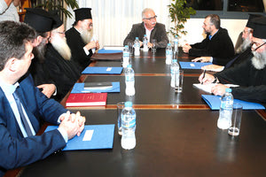 Η συνάντηση της εξαμελής συνοδική επιτροπή της Ιεράς Επαρχιακής Συνόδου της Εκκλησίας της Κρήτης με τον υπουργό Παιδείας Κώστα Γαβρόγλου