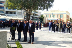 Με κατάθεση στεφανιών στο μνημείο του άγνωστου στρατιώτη τίμησαν την επέτειο της Εθνικής Αντίστασης