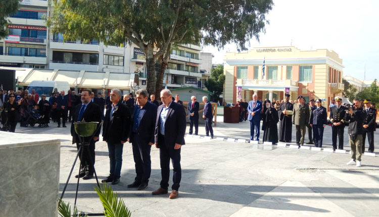 Με κατάθεση στεφανιών στο μνημείο του άγνωστου στρατιώτη τίμησαν την επέτειο της Εθνικής Αντίστασης