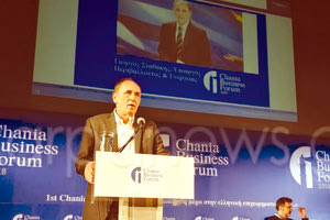 από τα Χανιά ο υπουργός Περιβάλλοντος και Ενέργειας Γιώργος Σταθάκης που έδωσε το «παρών» στο 1ο επιχειρηματικό «Forum» που οργάνωσε στην πόλη το Εμπορικό και Βιομηχανικό Επιμελητήριο. 