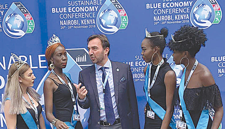 ο Γιώργος Αλεξάκης, που βρέθηκε στο Ναϊρόμπι της Κένυας εκπροσωπώντας την Κρήτη στο διεθνές συνέδριο για τη “γαλάζια οικονομία” βρήκε ενδιαφέρουσες παρουσίες