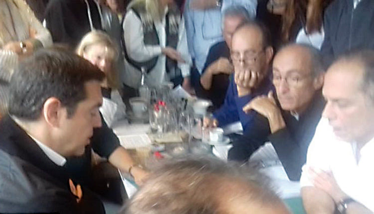 Πήγαν στο Μάτι ο υπουργός Υποδομών και Μεταφορών Χρήστος Σπίρτζης και ο πρωθυπουργός Αλέξης Τσίπρας