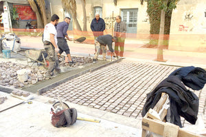 Προχωρά η πλακόστρωση στη Δικαιοσύνης