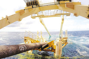 Στραμμένο το βλέμμα και στη μεγάλη διασύνδεση.