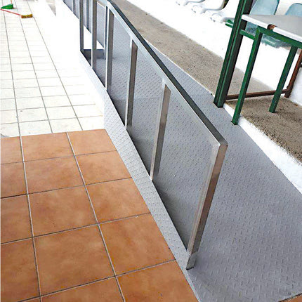 ο  ΠΟΑ κατασκευάζοντας  ειδική ράμπα για ΑμεΑ στο Ατσαλένιο